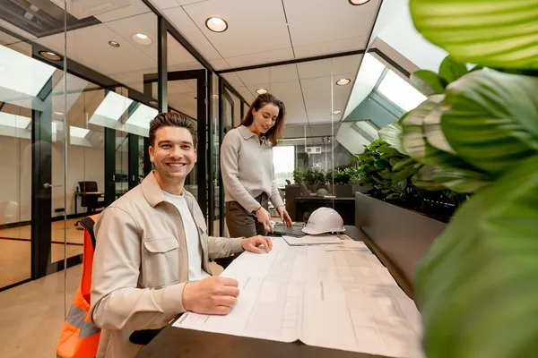Door onze focus op de geo-sector beschikken we over een netwerk van professionals op verschillende niveaus. Van landmeters en GIS-specialisten tot geo-data adviseurs, maatvoerders en projectleiders met ervaring binnen uiteenlopende geo-projecten.